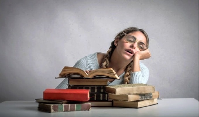 راه‌های رفع خواب‌آلودگی هنگام مطالعه